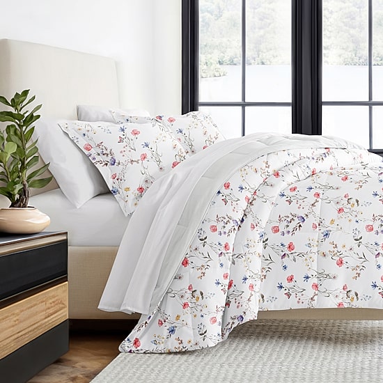 Casual Comfort Meadow Floral Midweight Down Alternative Comforter Set