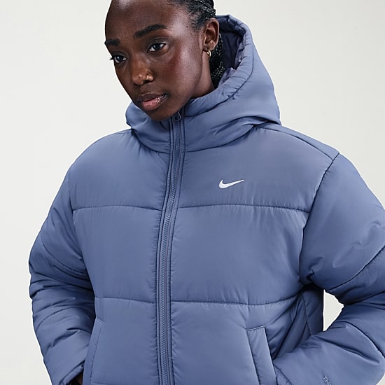 Nike Womens Water Resistant Hooded Heavyweight Puffer Jacket