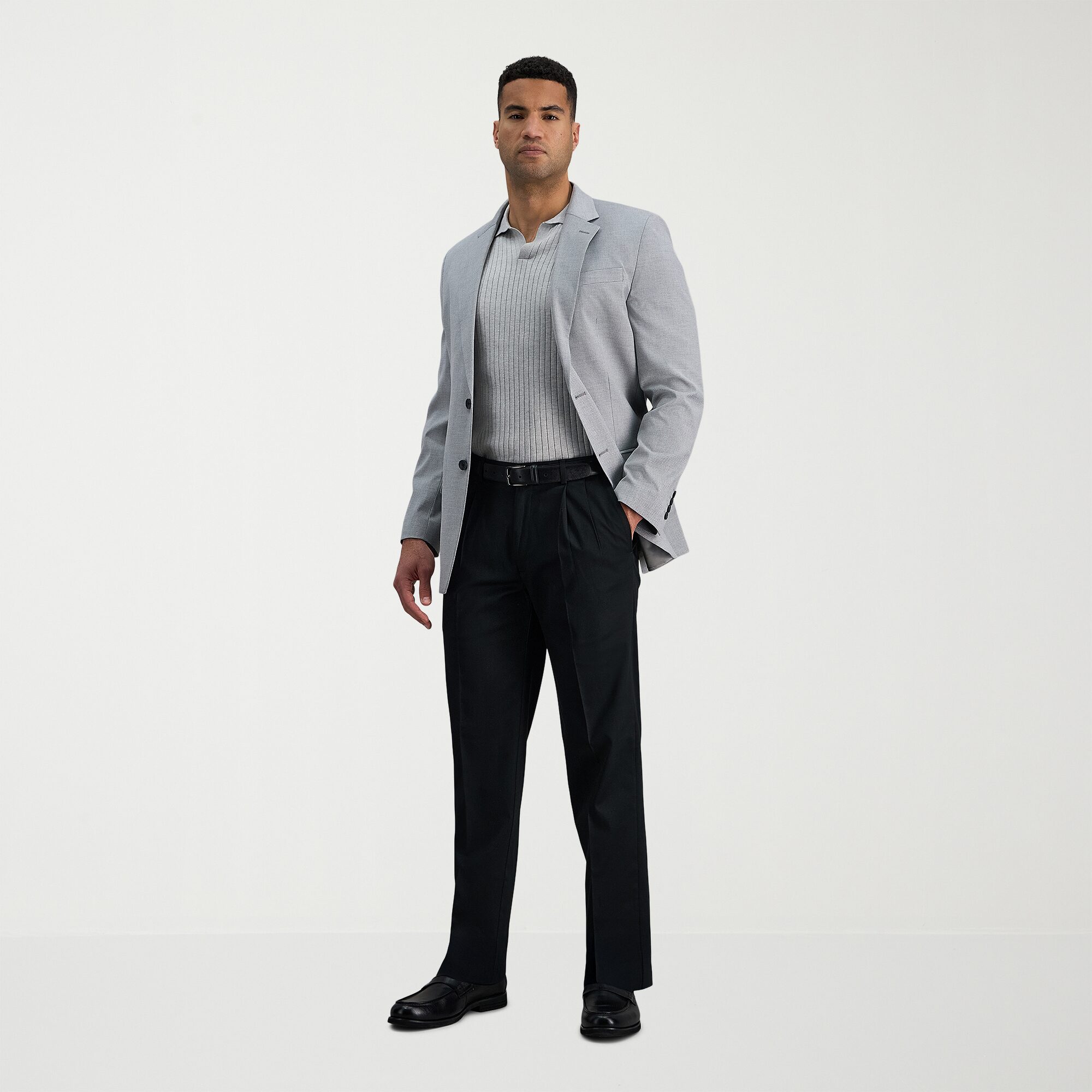 Haggar Premium No Iron Khaki Mens Classic Fit Pleated Pant