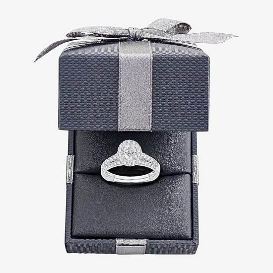 Signature By Modern Bride 1 CT.T.W. (H-I / SI1-SI2) Lab-Grown Diamond Oval Halo Bridal Set in 10K or 14K Gold
