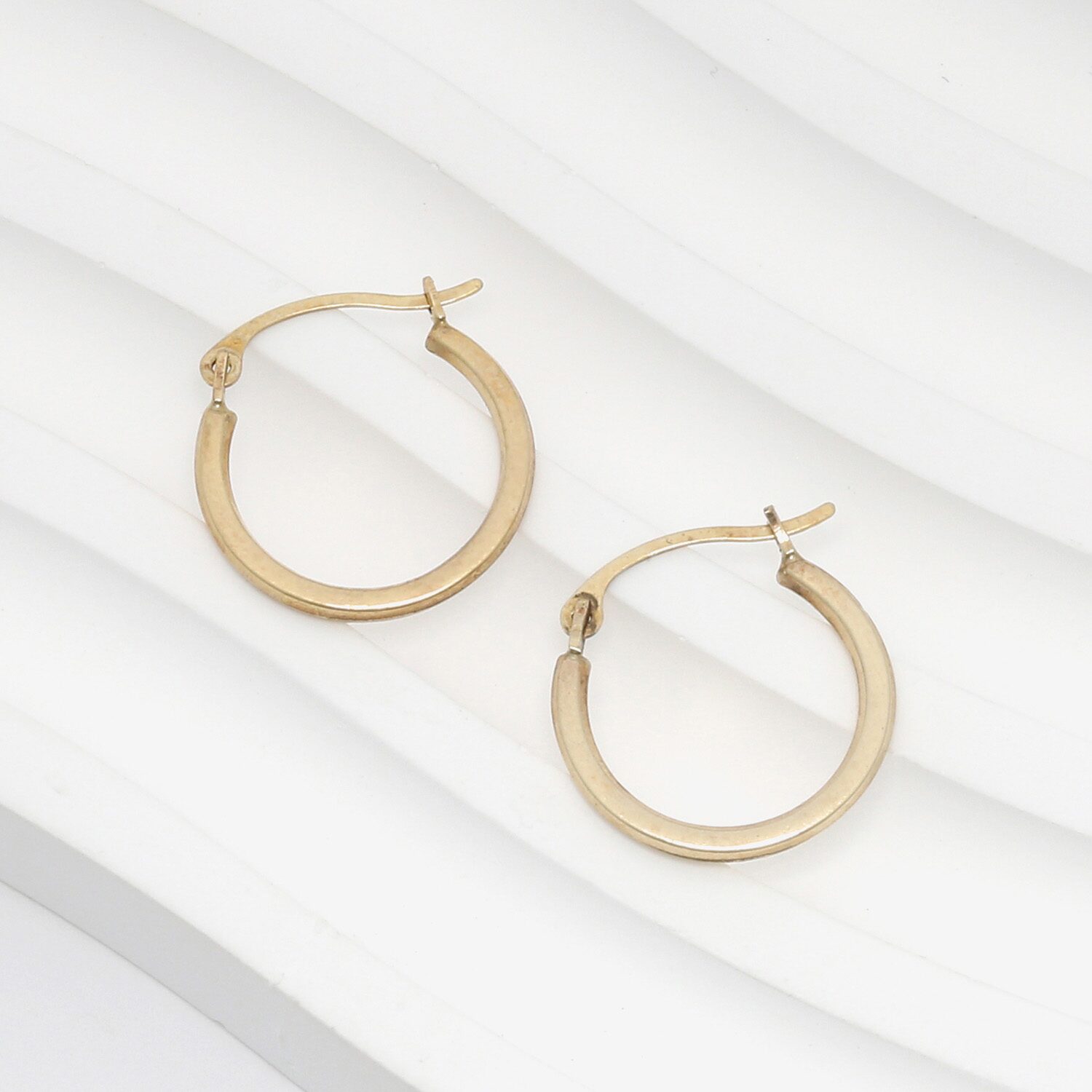 Womens 10K Gold 15mm Round Hoop Earrings