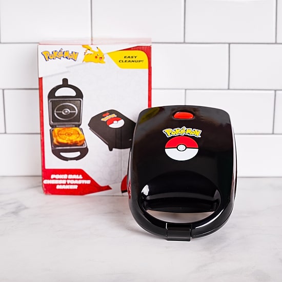 Uncanny Brands Pokémon Poké Ball Single Grilled Cheese Sandwich Maker - Pokémon Kitchen Appliance