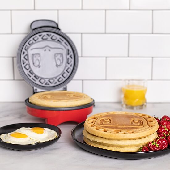 Uncanny Brands Pokémon Squirtle Waffle Maker - Make Bounty Squirtle Waffles -  Kitchen Appliance