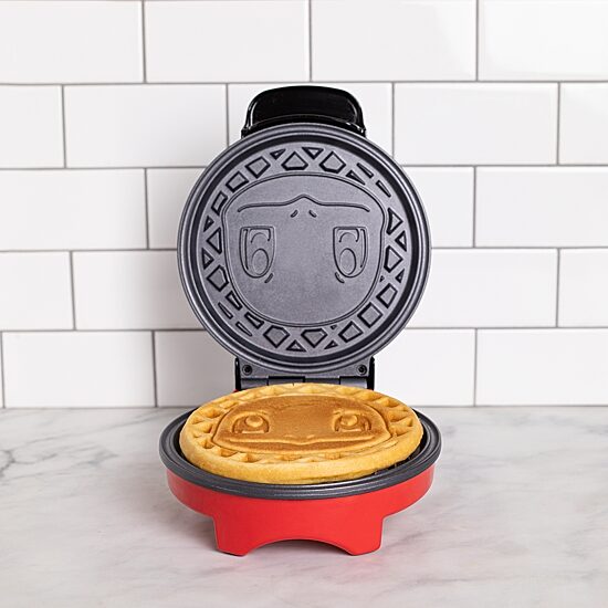 Uncanny Brands Pokémon Squirtle Waffle Maker - Make Bounty Squirtle Waffles -  Kitchen Appliance
