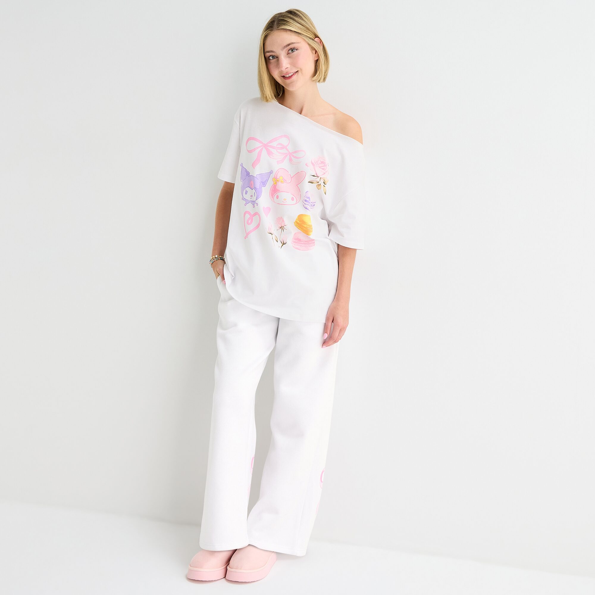 Grayson Threads, The Label Womens Juniors Crew Neck Short Sleeve Regular Fit Hello Kitty Graphic T-Shirt