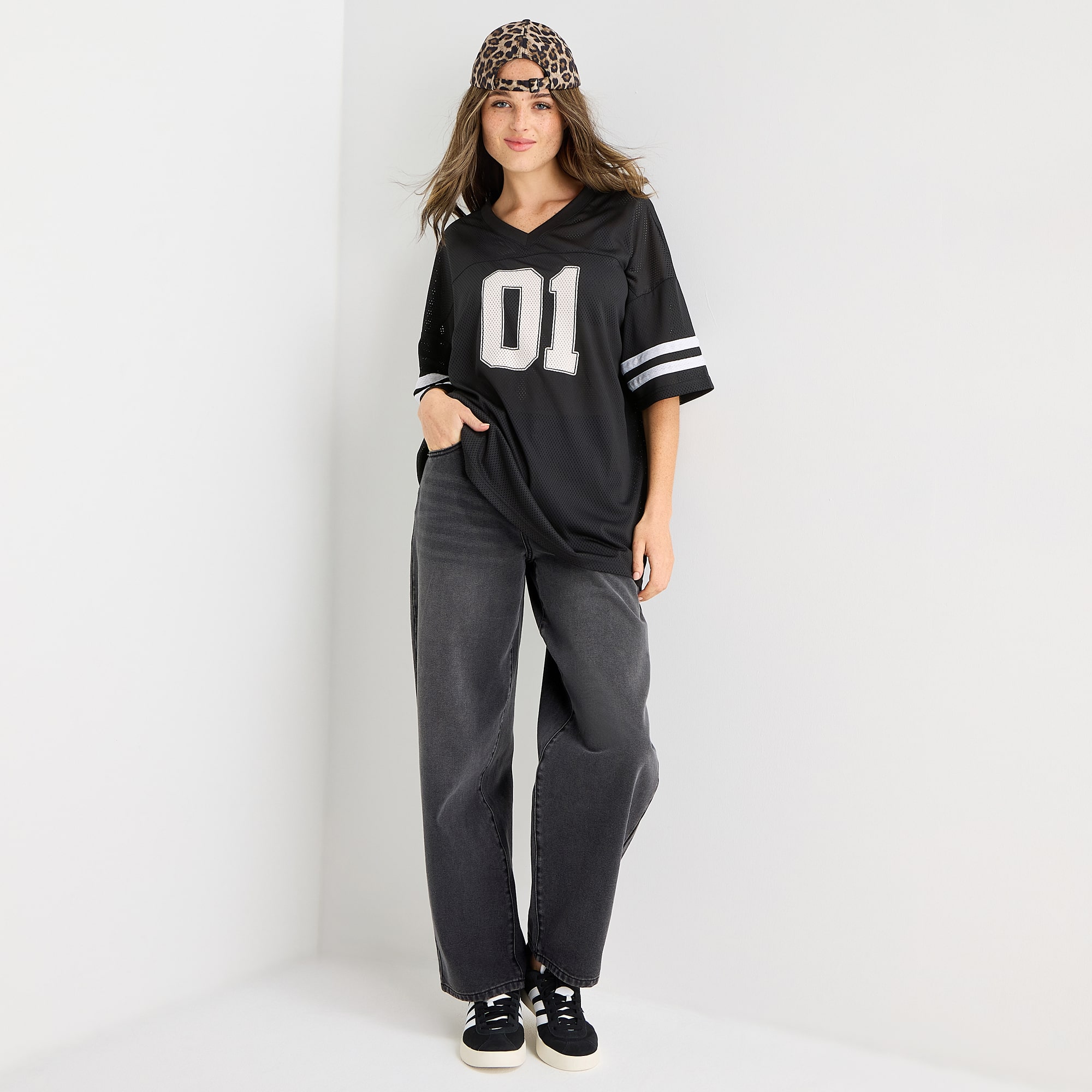 Forever 21 Womens Juniors V Neck Short Sleeve Jersey