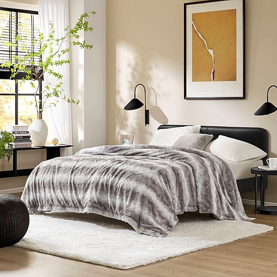 Madison Park Marselle Faux Fur Blanket