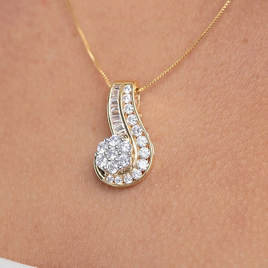 Diamond Blossom (G / Si2) Womens 2 CT. T.W. Lab Grown White Diamond 10K Gold Flower 18 Inch Pendant Necklace