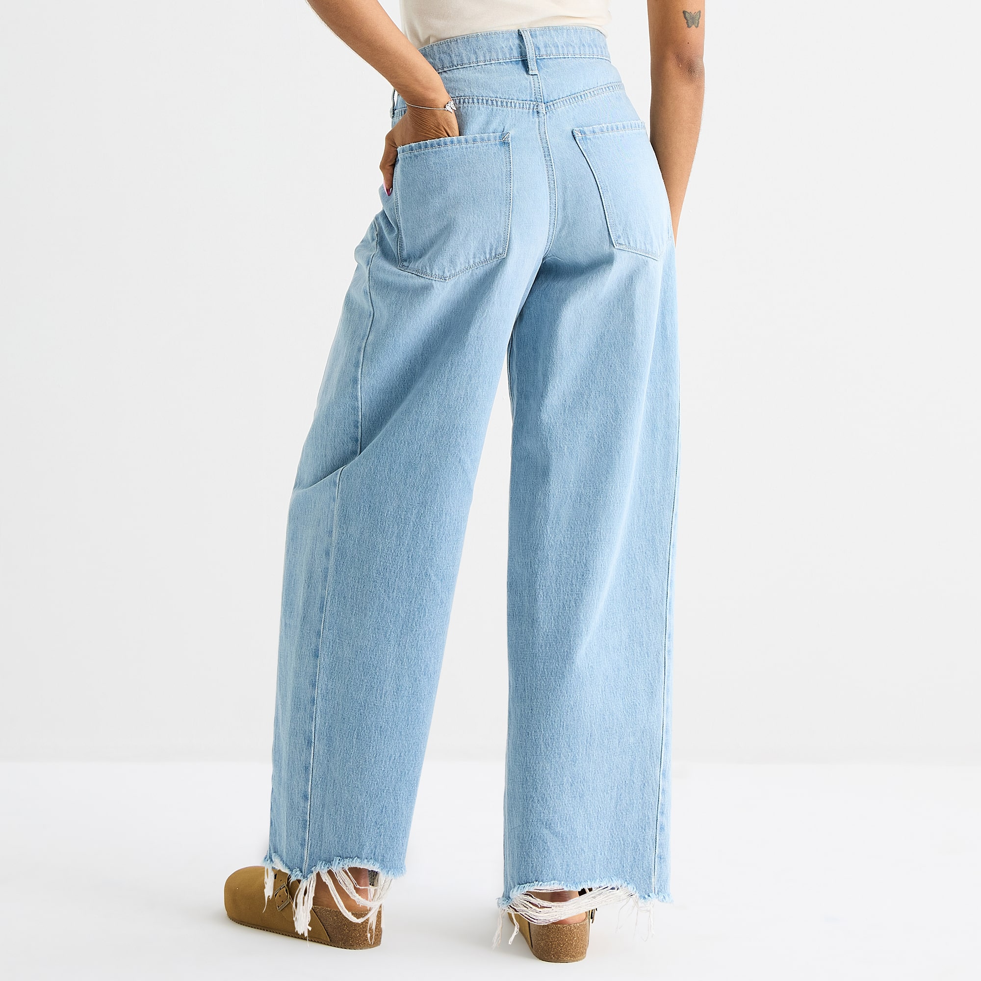 a.n.a Womens Mid Rise Frayed Hem Barrel Jean