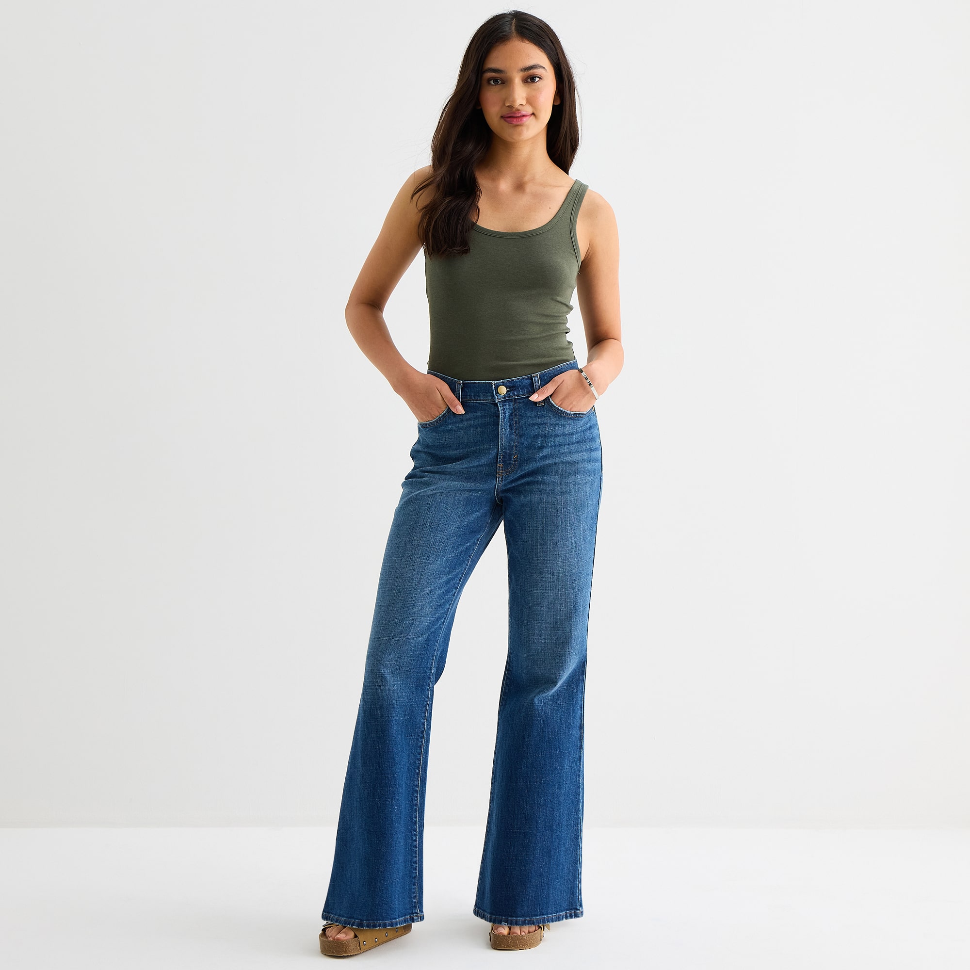 a.n.a Womens Mid Rise Relaxed Flare Leg Jean