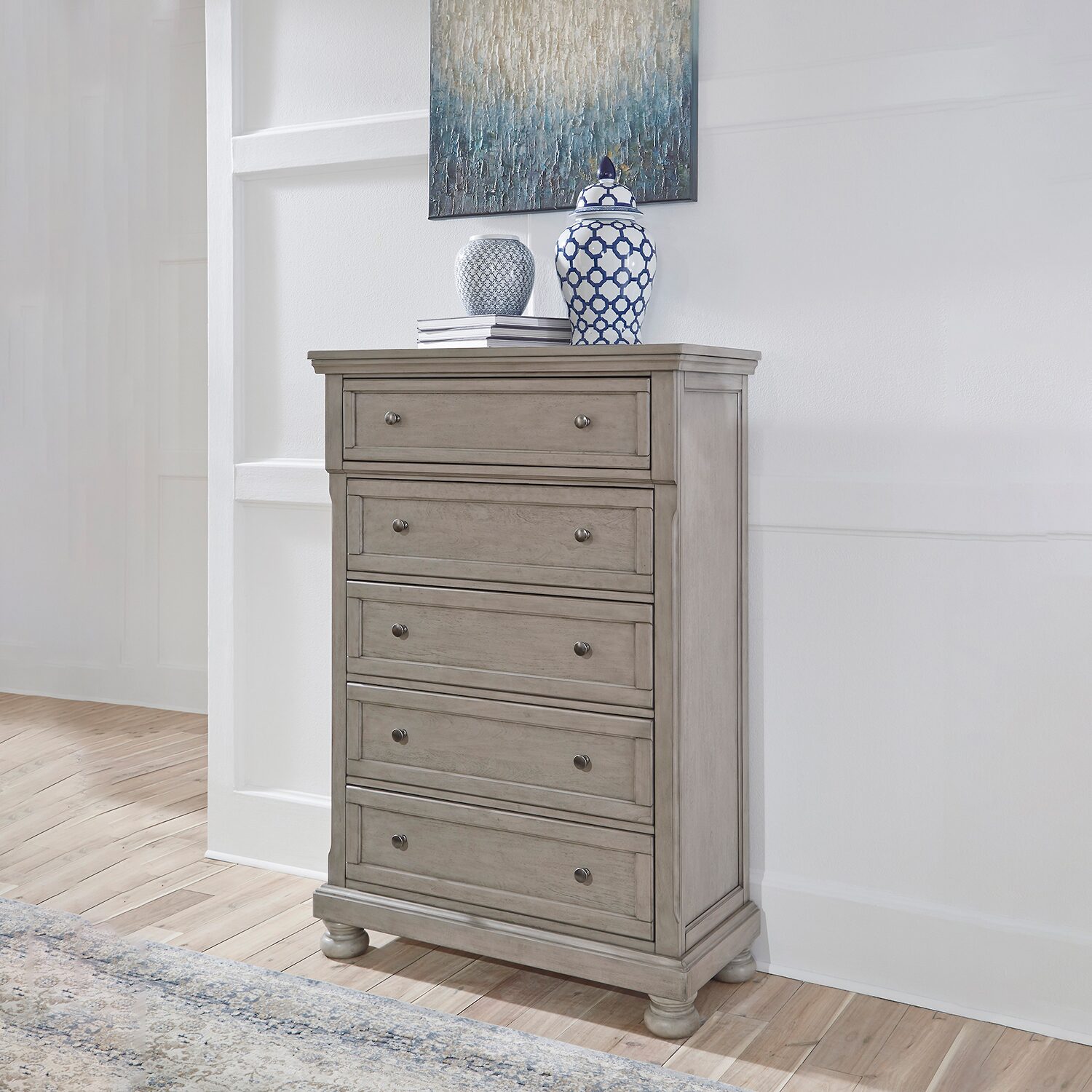 Signature Design by Ashley Lettner 5-Drawer Chest of Drawers in Light Gray