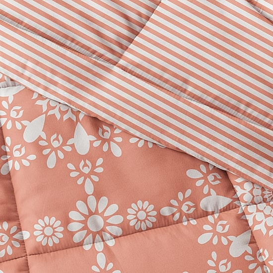 Casual Comfort Daisy Medallion Reversible Down-Alternative Comforter