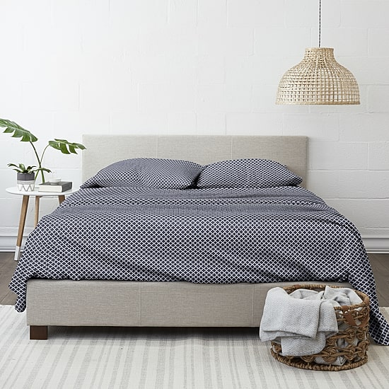 Casual Comfort™ Premium Ultra Soft Quatrefoil Pattern Microfiber Wrinkle Free Sheet Set