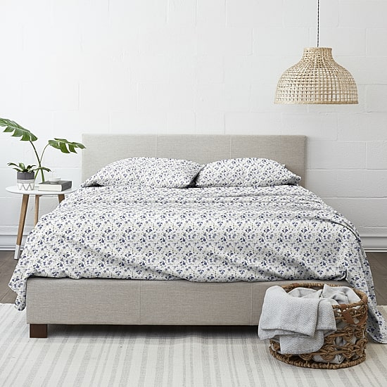 Casual Comfort™ Premium Ultra Soft Blossoms Sheet Set