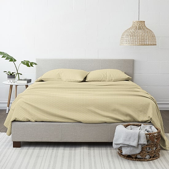 Casual Comfort Ultra Soft Honeycomb Pattern 4 Piece Bed Sheet Set