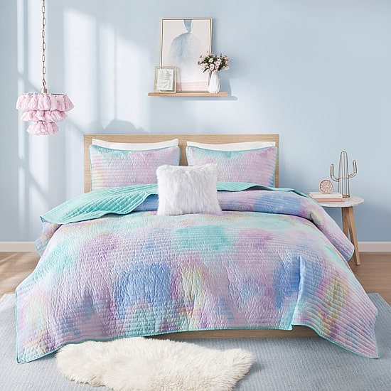 Intelligent Design Karissa Tie Dye Hypoallergenic Quilt Set with decorative pillow