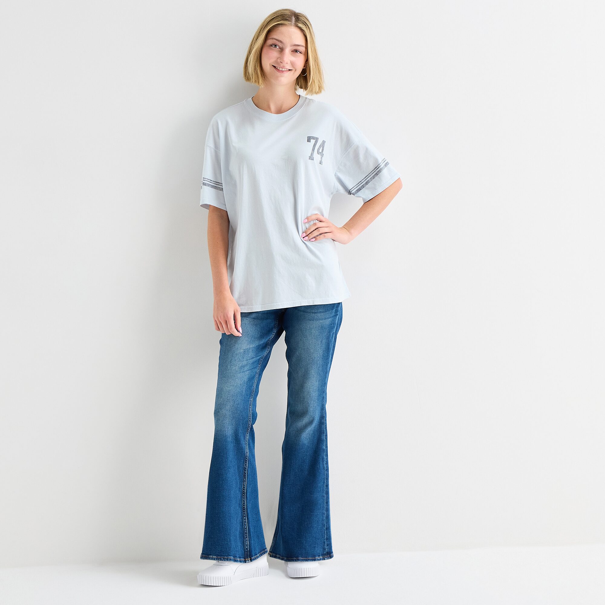 Arizona Womens Juniors Crew Neck Short Sleeve Oversized Graphic T-Shirt