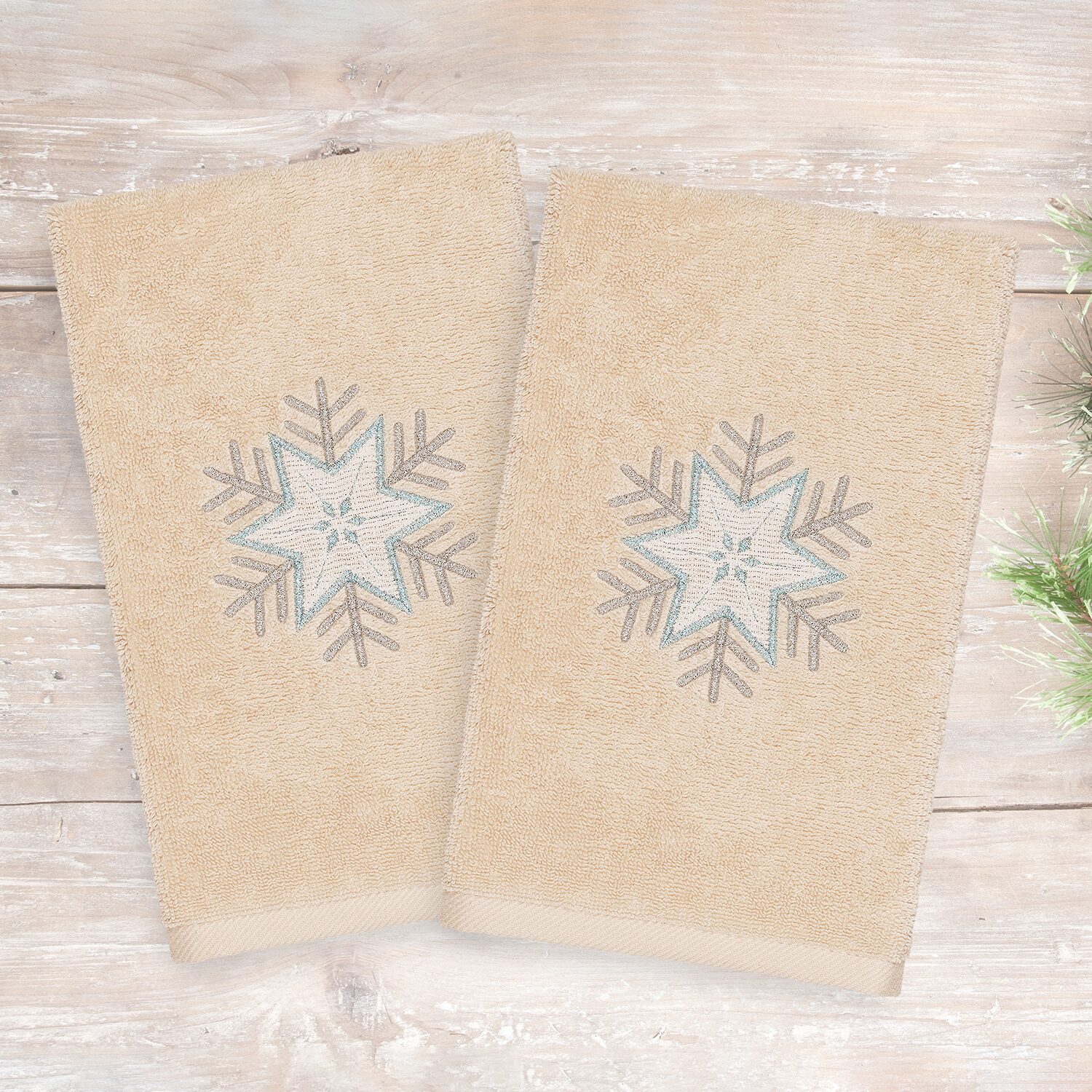 Linum Home Textiles Christmas Crystal Embroidered 2-pc. Hand Towel