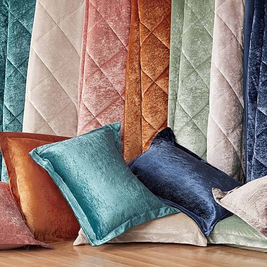 Intelligent Design Isabel Velvet Duvet Cover Set with decorative pillow