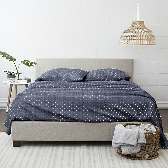 Casual Comfort™ Premium Ultra Soft Polka Dot Pattern Microfiber Wrinkle Free Sheet Set