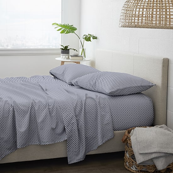 Casual Comfort™ Premium Ultra Soft Quatrefoil Pattern Microfiber Wrinkle Free Sheet Set