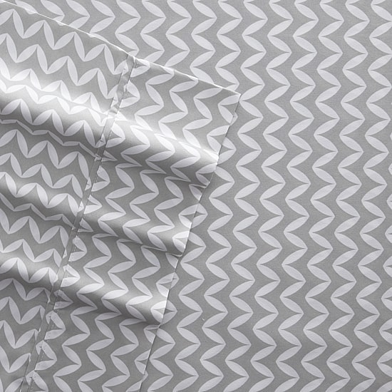 Casual Comfort™ Premium Ultra Soft Puffed Chevron Pattern Sheet Set