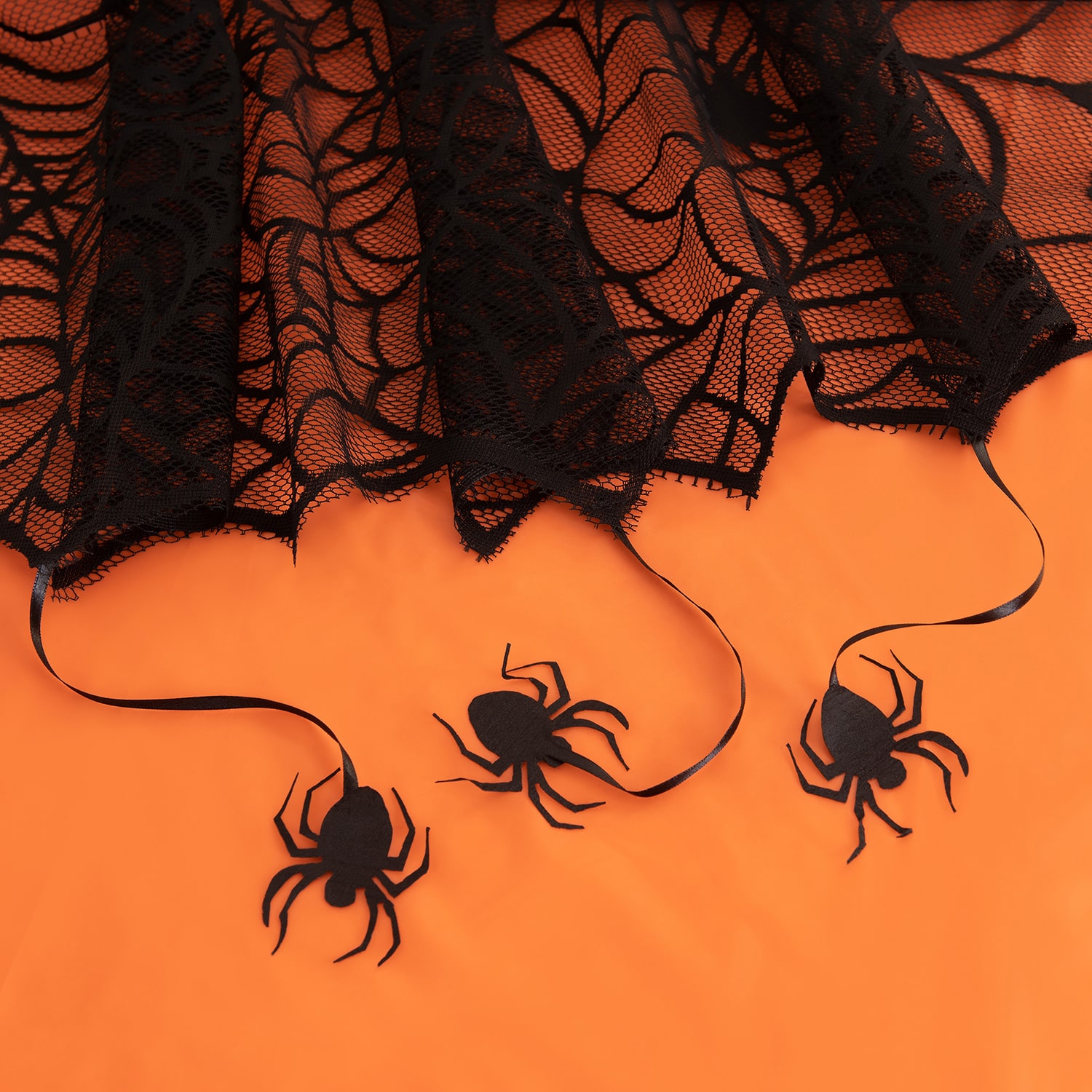 Threadmade Crawling Halloween Tablecloth
