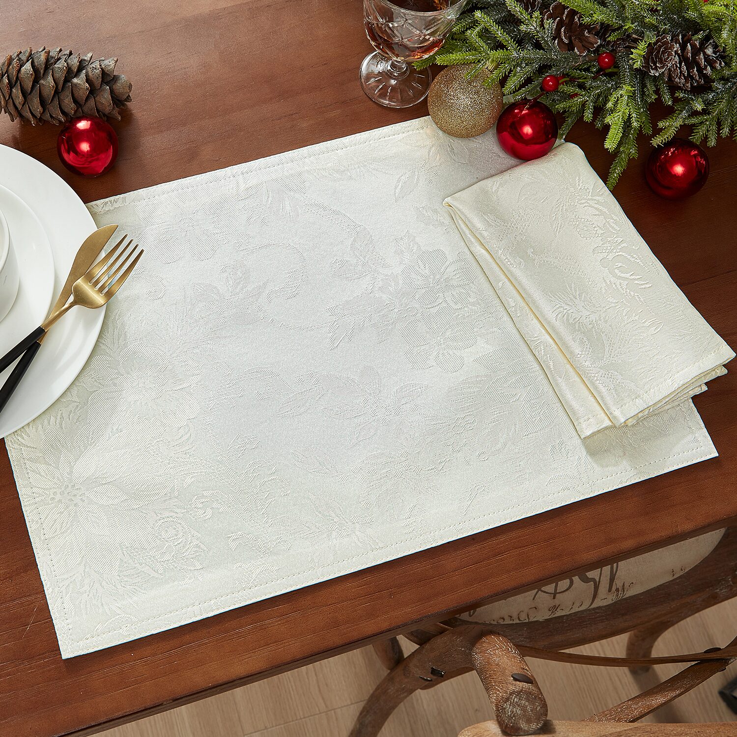 Elrene Home Fashions Poinsettia Elegance Set 4-pc. Placemat