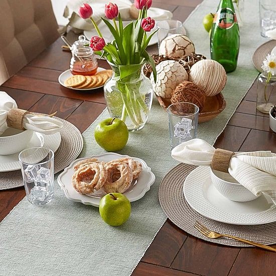 Design Imports Artichoke Eco-Friendly Chambray Fine Ribbed Table Runner
