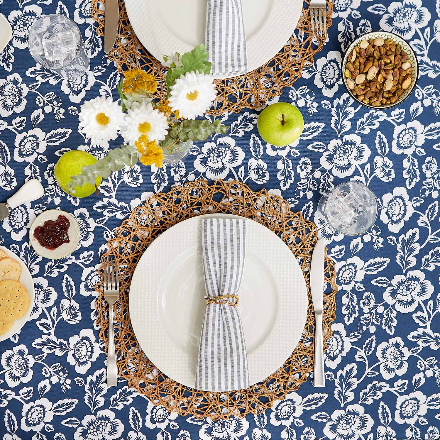 Design Imports Nautical Blue Floral Print Outdoor  With Zipper Tablecloth