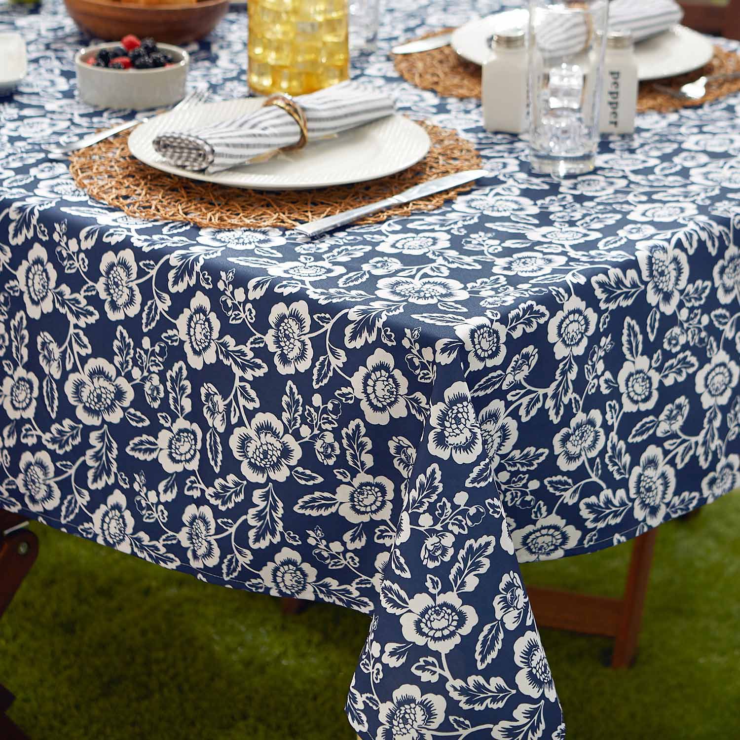 Design Imports Nautical Blue Floral Print Outdoor  With Zipper Tablecloth