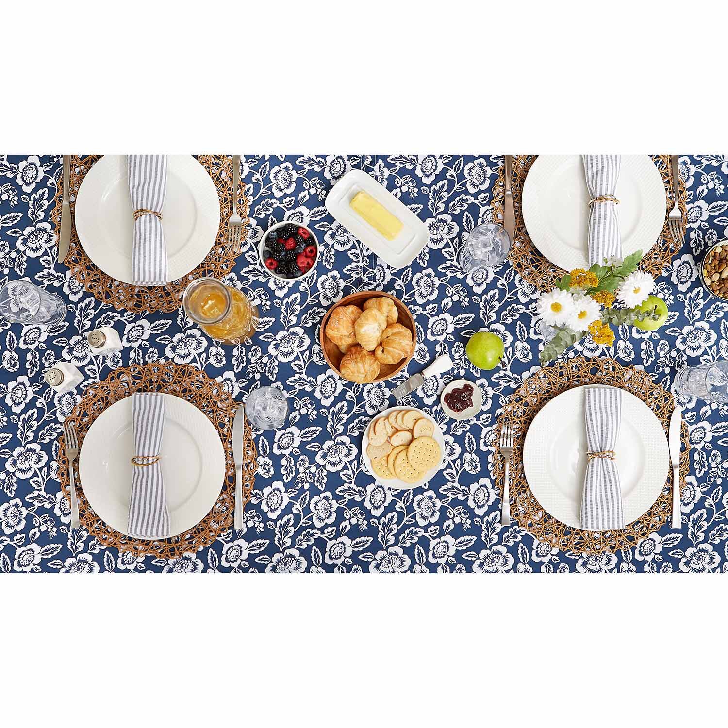 Design Imports Nautical Blue Floral Print Outdoor  With Zipper Tablecloth