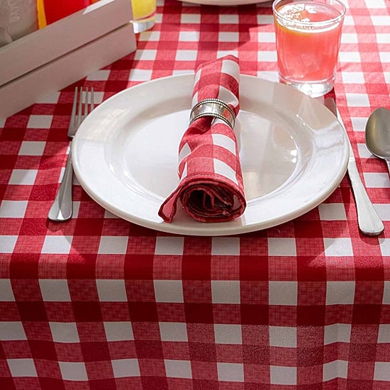 Design Imports Tango Red Check Outdoor  With Zipper Tablecloth
