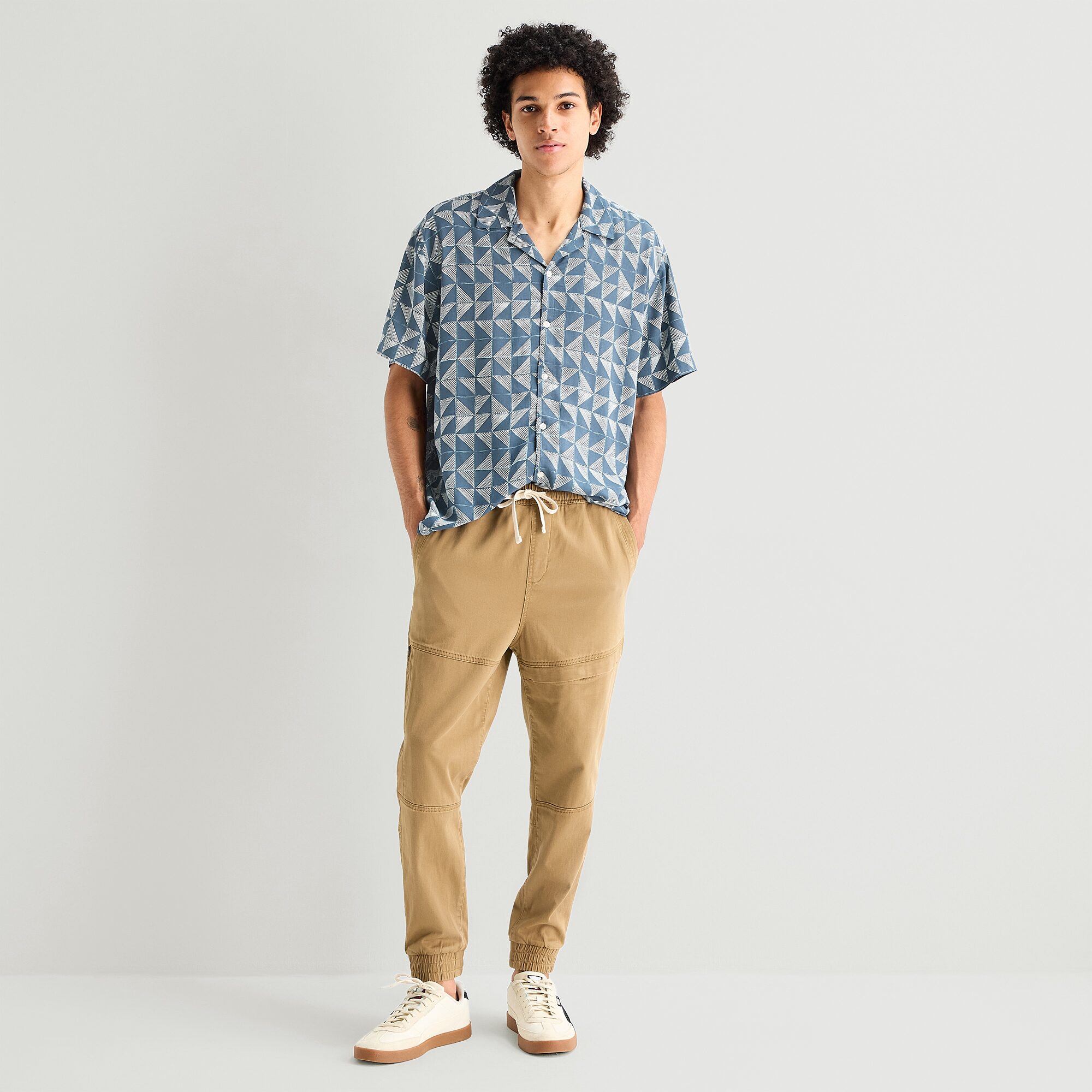 Arizona Mens Short Sleeve Relaxed Fit Button-Down Shirt