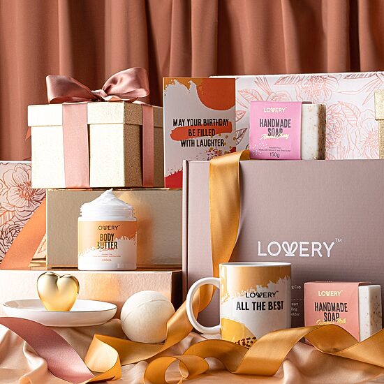 LOVERY™ Birthday Gift Box - 8pc Personalized Spa Kit