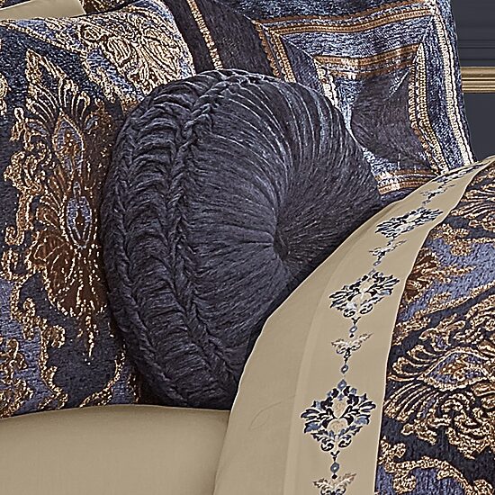 Five Queens Court Woodstock Round Throw Pillow