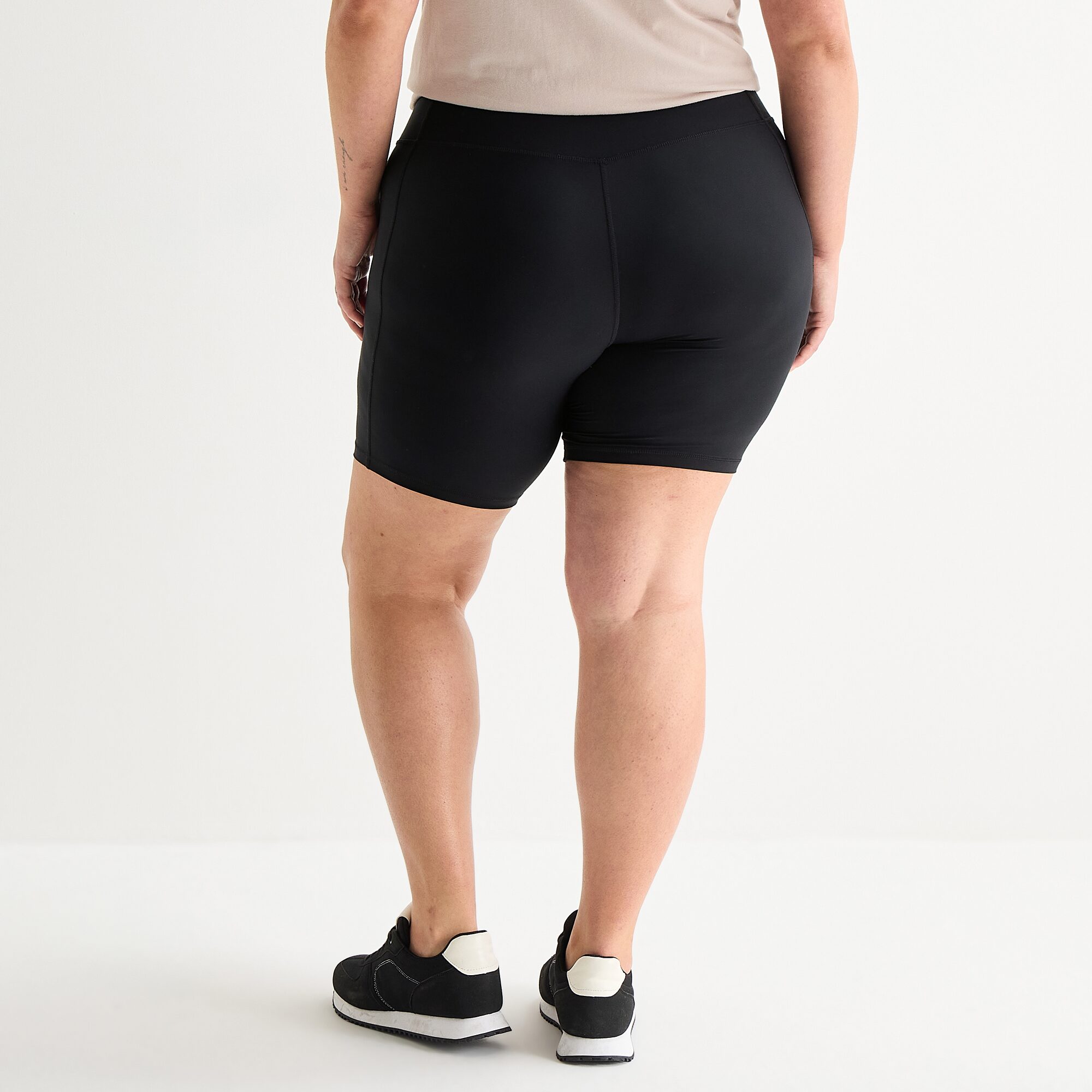 Xersion EverContour+ Womens 8" High Rise Plus Bike Short