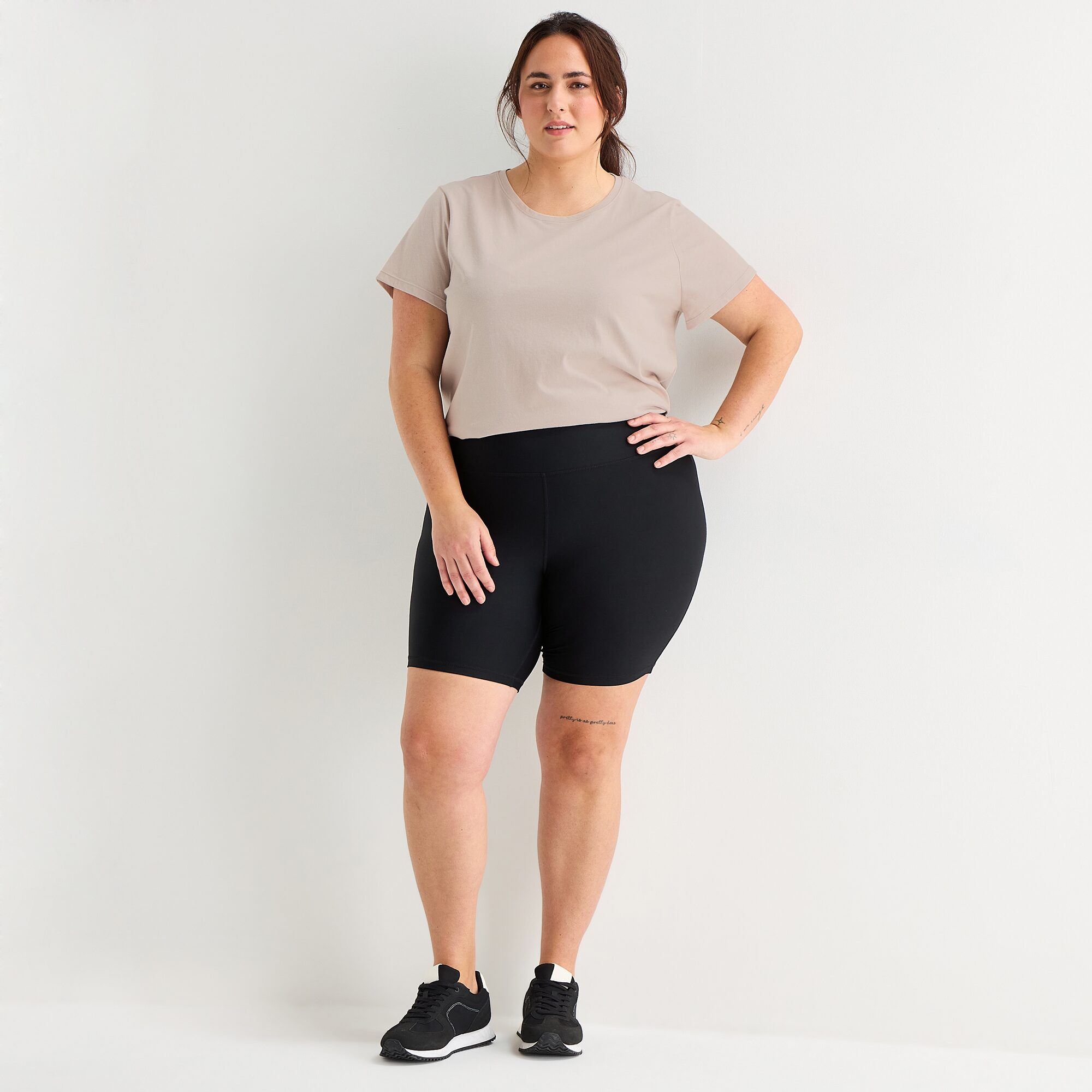 Xersion EverContour+ Womens 8" High Rise Plus Bike Short