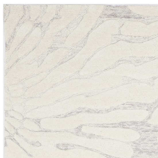 Safavieh Edweena Hand Tufted Area Rug