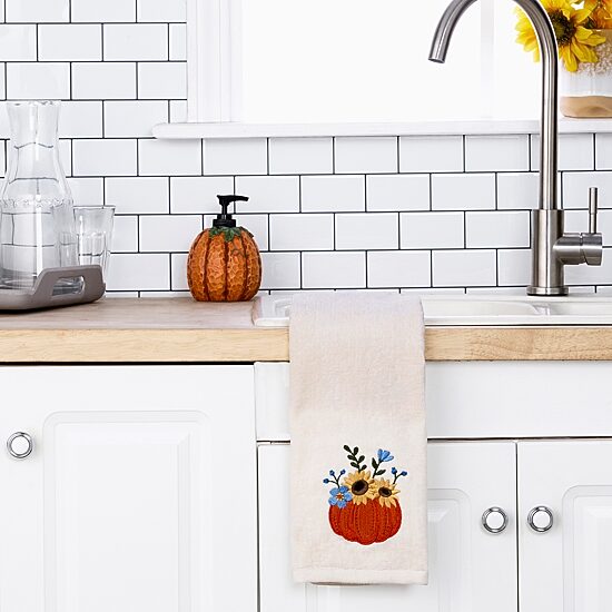Saturday Knight Pumpkin Bouquet 2-pc. Hand Towel