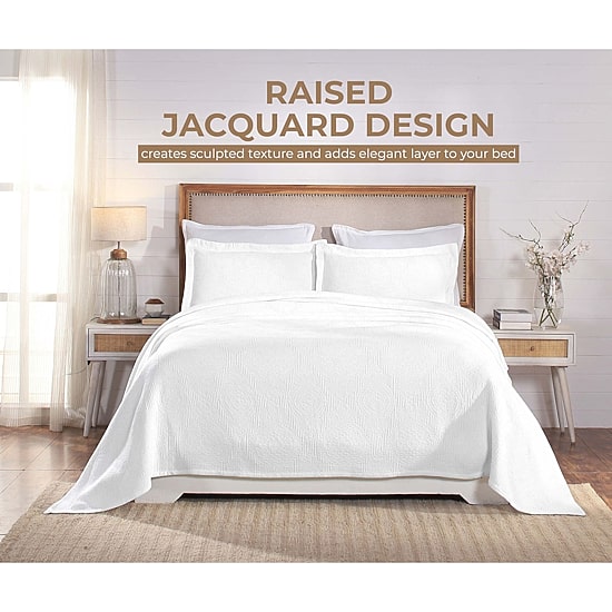 SUPERIOR® Victory Medallion Matelasse Traditional Floral Bedspread