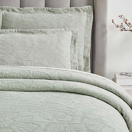 SUPERIOR® Hibiscus Matelasse Cotton Tropical Floral Bedspread