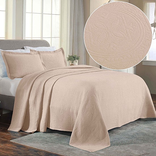 SUPERIOR® Celtic Circle Textured Woven Jacquard Bedspread with Shams