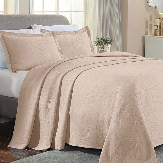 SUPERIOR® Celtic Circle Textured Woven Jacquard Bedspread with Shams