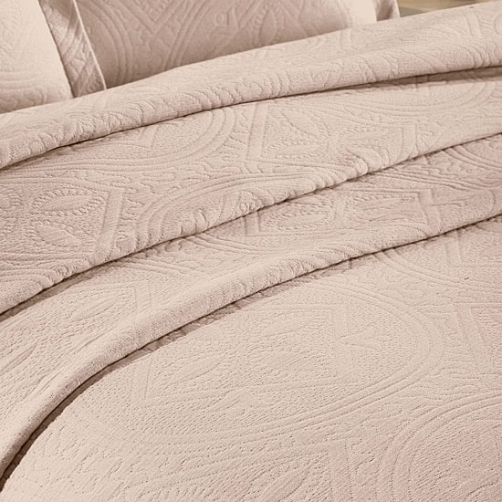 SUPERIOR® Celtic Circle Textured Woven Jacquard Bedspread with Shams