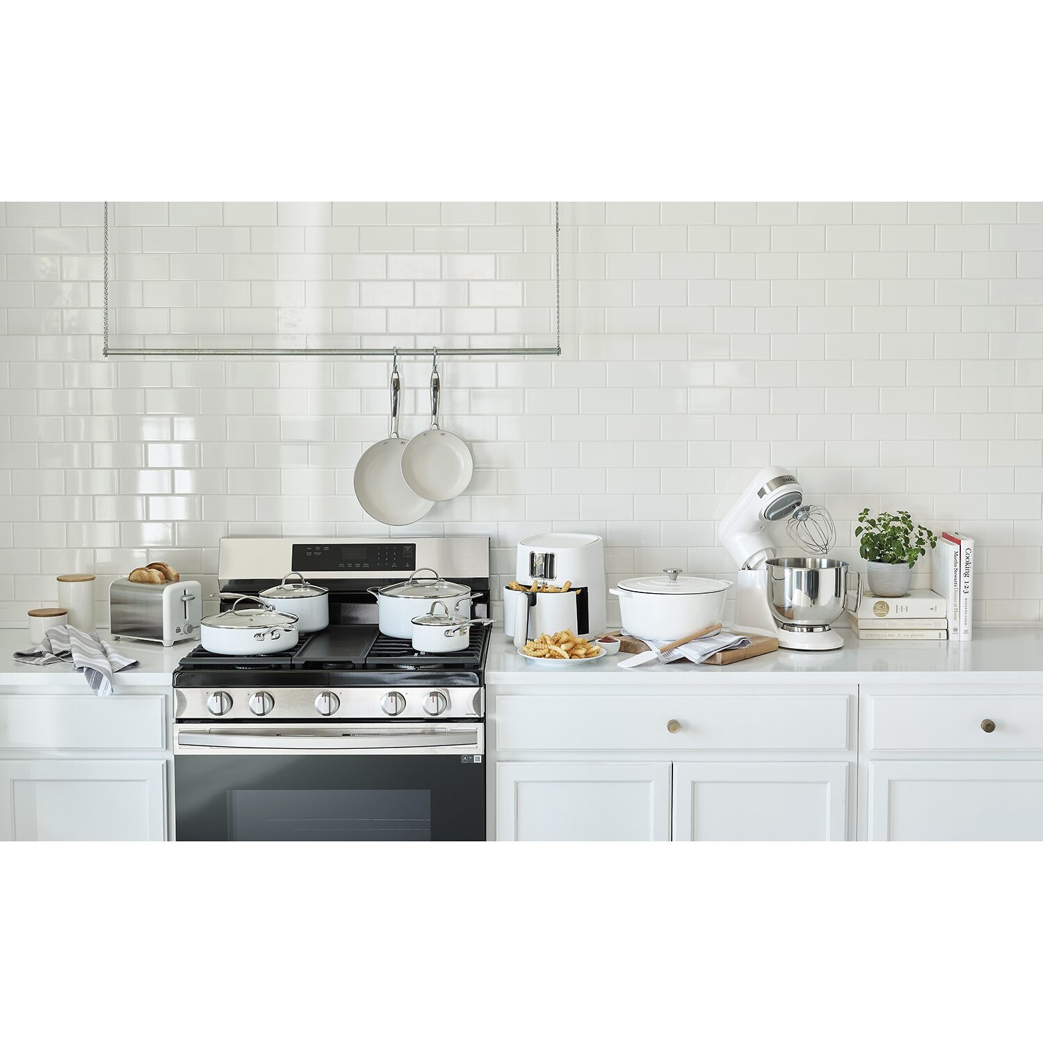 Cooks Cast Iron 3.5-qt. Dutch Oven with Lid