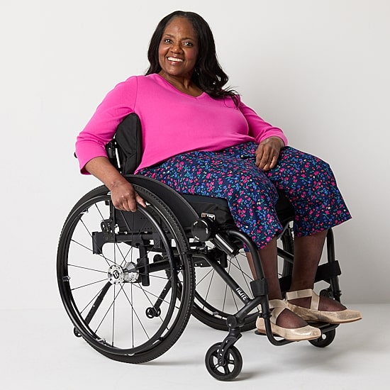 St. John's Bay Womens Plus Adaptive Easy-on + Easy-off Seated Wear Straight Mid Rise Capri Pant
