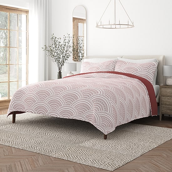 Casual Comfort Scallop REVERSIBLE Quilt Set