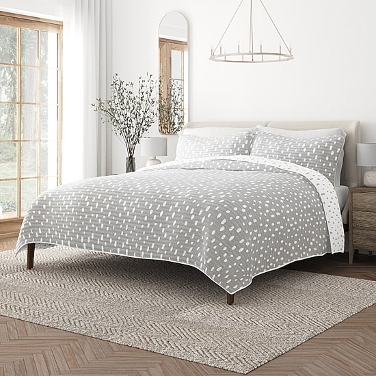 Casual Comfort Pattern Modern Reversible Quilt Set