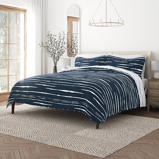 Casual Comfort Lines REVERSIBLE Quilt Set
